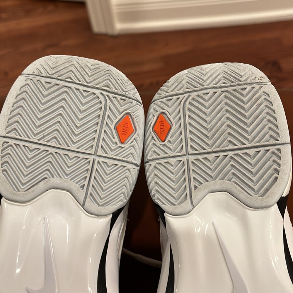 White with black trim Nike Air Zoom Breathe 2K11 Tennis shoes  - Size 6 - Picture 10 of 11